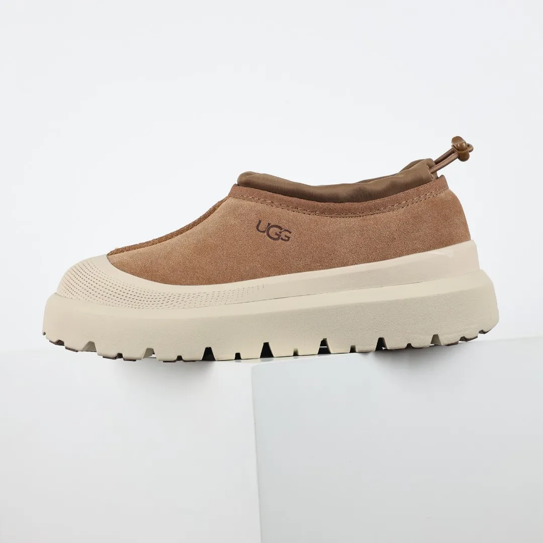 Pick up locally 💰620 Core recommendation Good price Cashmere insoles are a very suitable choice for keeping warm in winter and at home. In the new year, uug launched a series of styles, which are partial to the preferences of young consumers and have also moved to the forefront of fashion trends. Shoe body material Water-repellent coated suede upper 17mm UGGPURE™ implanted wool insole Lightweight non-slip comfortable rubber outsole With brand LOGO Trademark Comes with a full set of packaging Size: 35 36 37 38 39 40 41 42 43 44